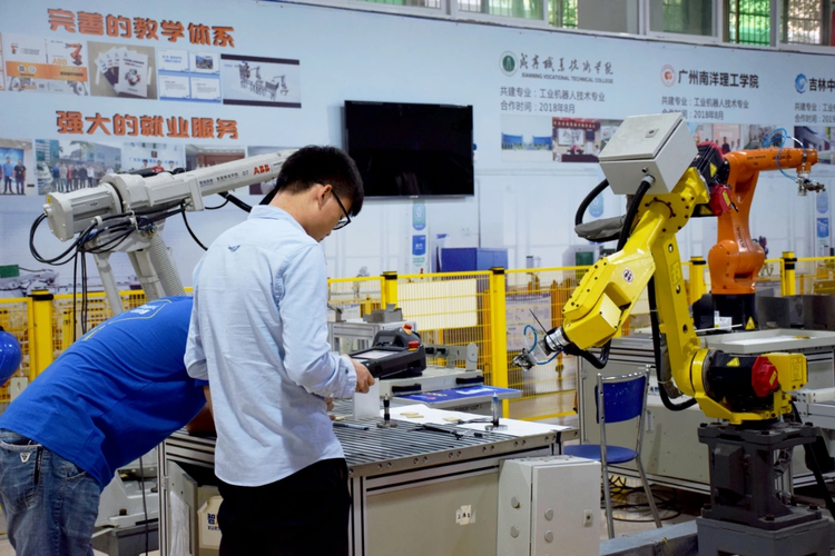 工业机器人 就业前景、学习难度与安装入门全解析